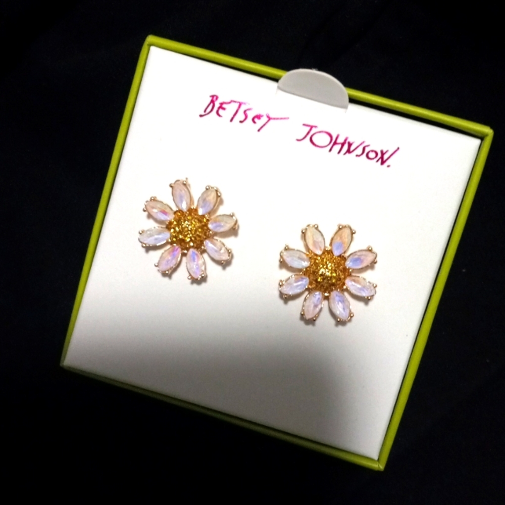 Betsey Johnson Spring Daisy Flower Earrins